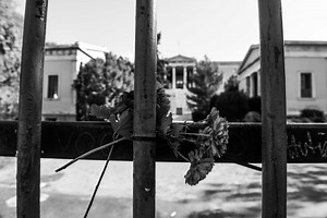 17 Νοεμβρίου 1973 - 50 χρόνια Πολυτεχνείο: Πυροβολισμοί από ελεύθερους σκοπευτές και το τανκ να γκρεμίζει την πύλη - Βίντεο ντοκουμέντο