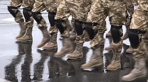 「4K兵士の男性の足の歩き方、兵士の戦闘訓練、軍人の訓練チームワーク（日単位）」の動画素材（ロイヤリティフリー）22168630 | Shutterstock
