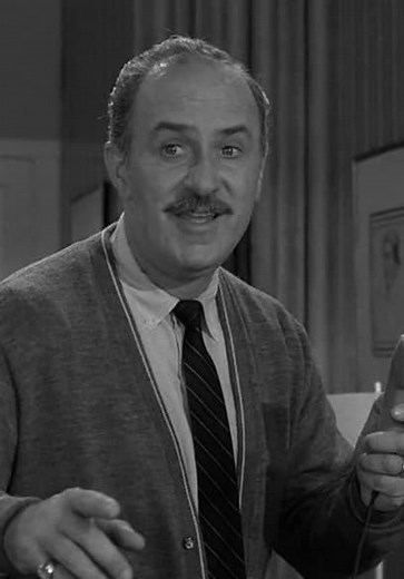 The Twilight Zone S01:E36 - A World of His Own