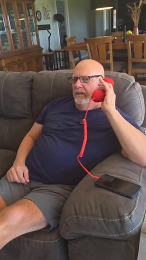 📞 【Retro Phone Receiver】Instantly transport yourself back to the golden age—turn every call into performance art! ✨ Physical buttons on the handset deliver authentic rotary dial feel, transforming your phone into a vintage landline in seconds~ 🎧 Universal 3.5mm/Type C jack connects seamlessly to Apple/Android/PC devices—hands-free calls with serious style! | Organismt