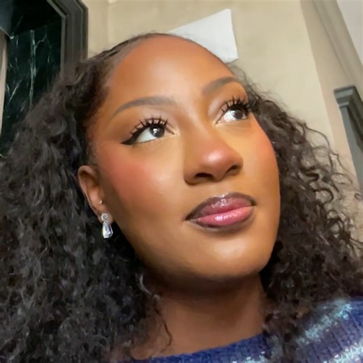 For Nigeria. 🇳🇬 Tems talks 'BORN IN THE WILD' and shares her rendition of Seyi Sodimu's classic, "Love Me JeJe," on #NewMusicDaily with Eddie Francis. apple.co/-NMDTems | Apple Music