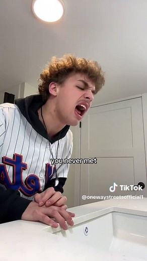 Singers Cover Songs: Street Singing and Acoustic Performances