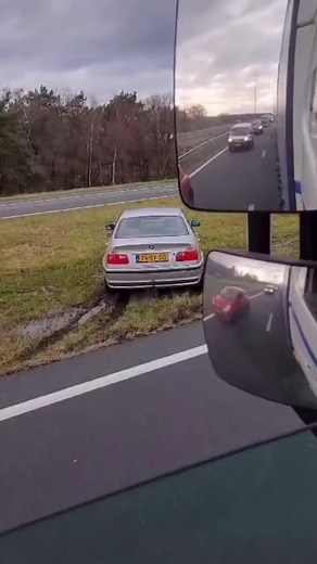 106K views · 426 reactions | BMW bestuurder wil even de file ontwijken  | InternetGekkies | Facebook
