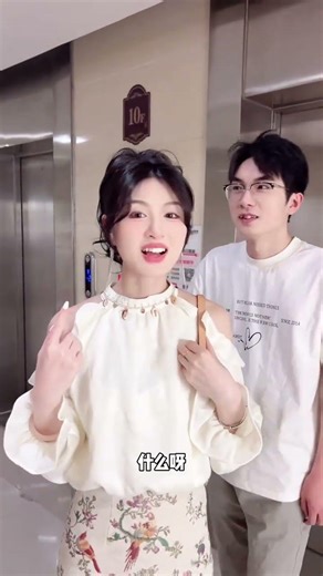 Elegant Outfits: The Must-Have High Skull Top for Girls