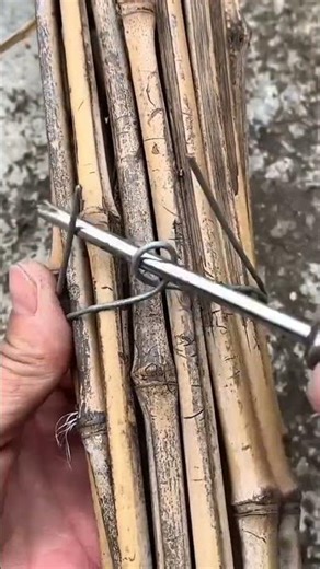 technique of tying several small bamboos using wire rope