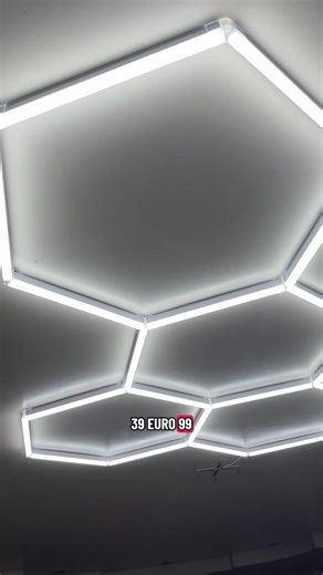 Ob Garage, Gym oder Studio — diese sechseckigen LED-Module ziehen sofort Blicke. Plug & Play Montage, starkes 6500K Licht. Bestellbar direkt unten über den Einkaufswagen.#hexagon #lampe #valentinstagsdeals #loveisintheair #tiktokmademebuyit