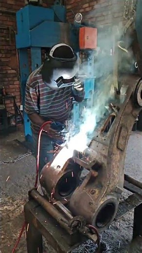 WAY TO GO WITH GAS METAL WELDING CAST IRON DURING EXCAVATOR'S LINKAGE REPAIR IN WORKSHOP