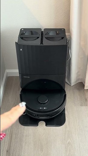 This robot vacuum and mop has completely changed the way I clean my floors! 🤖✨