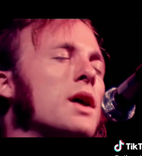 Crosby, Stills, Nash & Young Woodstock 1969 – Helplessly Hoping