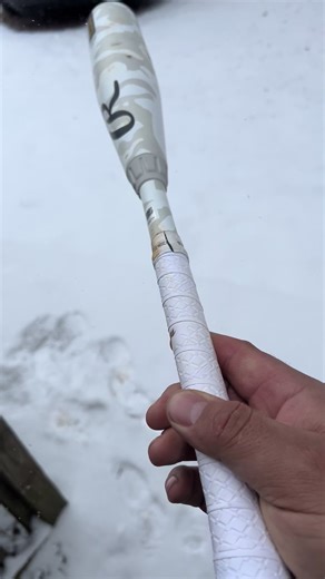 The ICON bat from Rawlings is a complete ICON! This bat is a must have, hit dingers this season! Click the link to get you one today! #Baseball #BaseballBat #Bat #Icon #Snow