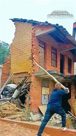 정확한 지지점 가격으로 한 번에 넘어가는 조적벽 #satisfying #skills #controlleddemolition #brick #workprocess