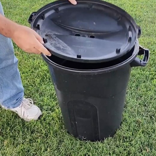 304K views · 422 reactions | How to make the spookiest Halloween bubbling graveyard for your porch! | Hometalk | Facebook