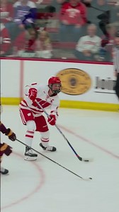 Caroline Harvey Scores 1st Goal vs. UM-Duluth | Wisconsin Women's Hockey