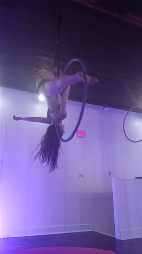 Lyra / aerial hoop spanset practice