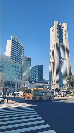 【横浜】桜木町駅前を歩く　横浜ロープウェイ（Yokohama Air Cabin）とそびえ立つ高層ビル群と