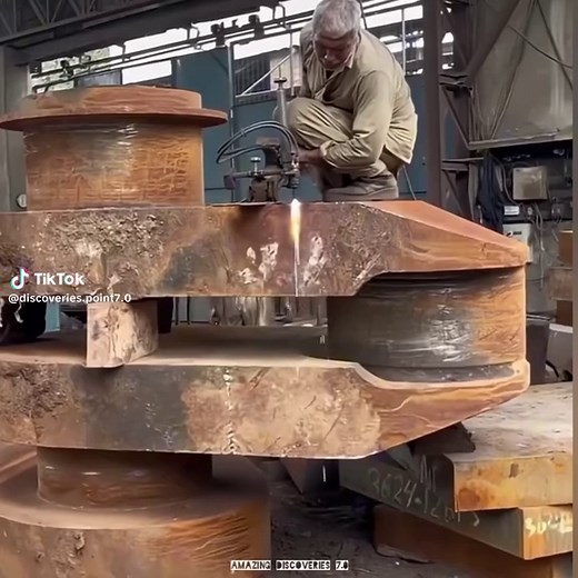 Forging a Giant Gear from a Ship Crankshaft | Metalworking