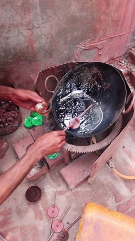 How Round Eyeglasses Are Made: Eyewear Crafting