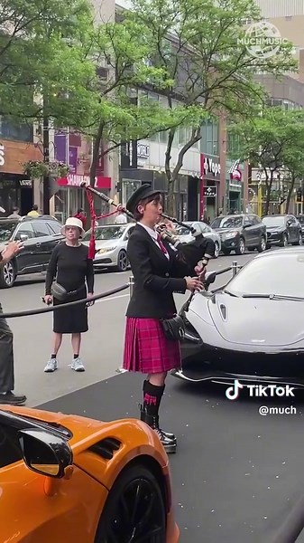 This talented musician at #F1 in Montreal played a rendition of #LadyGaga’s “Bad Romance” on the bagpipes🏎️👏