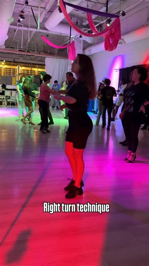Master your Right Turn Technique and feel the difference in your Salsa flow! 🔥 Clean lines, sharp timing, and confident styling — it all starts with the basics done right. Want more guidance, community, and inspiration? ✨ Join the @moversandshakers_dance_academy community and take your dancing to the next level! #SalsaBasics #RightTurnSalsa #SalsaTechnique #SalsaDancers #BachataAndSalsa #DanceTraining #LatinDanceCommunity #SalsaPractice #SalsaTips #MAScommunity | INNA