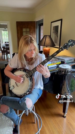Alison Brown Celebrates National Banjo Day with Sun And Water