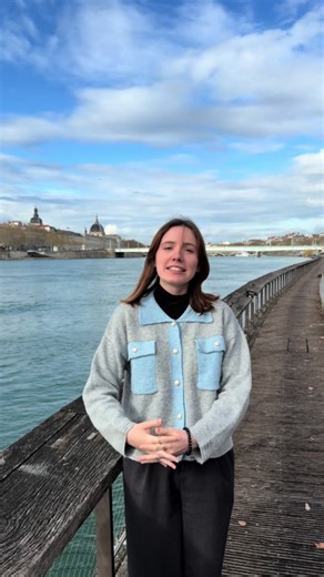 IntéresséE par la filière science politique ? Des étudiantEs te présente la filière 0g L'ARES est partie à la rencontre des étudiantEs en science politique pour leur poser des questions sur leur filière Présentation, débouchés, matière préférée, discipline mineure choisie et la question du stage et de la mobilité : tout est évoqué pour répondre à tes interrogations ! #sciencepo #sciencepolitique #parcoursup #universite #licence