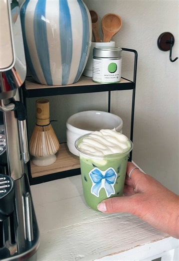 Carrot Cake Matcha Latte🥕🍰✨ Matcha @matchakari Matcha bowl @HomeGoods Cream cheese @Philly Cream Cheese Milk/heavy cream @Horizon Organic Cup @Amazon Recipe 3 scoops matcha 2 oz warm water Ice 1 oz carrot cake syrup (recipe below) 6 oz milk Cream cheese whip 1/4 cup heavy cream 2 tbsp whipped cream cheese 2-3 tbsp sugar Carrot Cake Syrup 2 carrots (chopped) 1 cup light brown sugar 2 cups water 1/4 cup chopped pecans 1 tsp cinnamon 1/4 tsp pumpkin spice 1 tsp salted caramel #matcharecipe #match