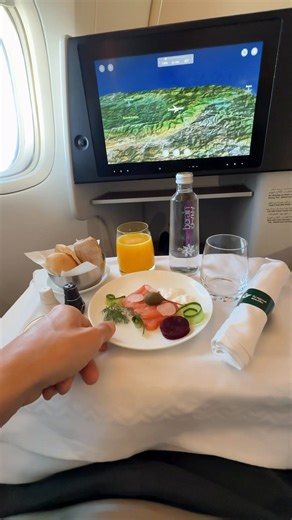 Everything you need to know about flying business class on Saudia Airlines on a wide-body Boeing 777. I flew from Casablanca 🇲🇦 to Jeddah 🇸🇦 and flight was about 6 hours. Onboard service was lovely, always with a big smile and whenever I needed something the crew was happy to help. It is a 2-2-2 configuration so if you have a window seat and need to get up you need to step over your neighbor. Food was seriously great. Nothing to complain, just wish the flight was longer! 😁 #flight #saudiara