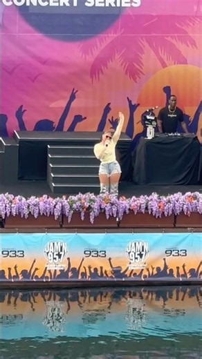 Ashanti performing Movies