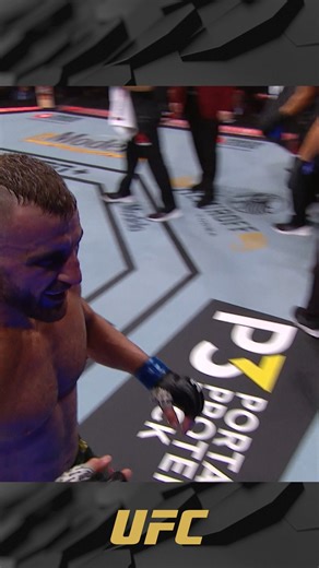 Max Holloway vs Alex Volkanovski 1 | UFC Free Fight Catch Volk faces Lopes this Saturday! 🏆 #UFC325 } LIVE on PPV | Main 9pmET | UFC