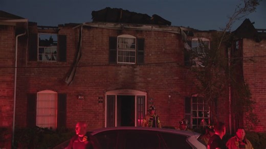 Firefighter injured after balcony collapse at west Houston apartment fire, HFD says