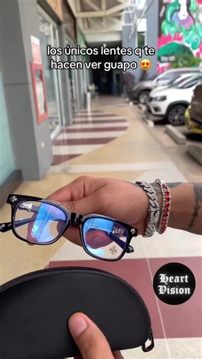 Lentes Chrome Heart Venezuela 🇻🇪🩶 Función de lente; Protección UV, antivaho, protección contra la luz azul. y si gustas tu puedes cambiarle los lentes por unos de aumento #lenteschromeheart #chromeheart #lenteschromeheartvenezuela #chromeheartvenezuela #luzazul