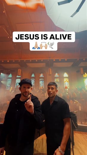 Just released a new song with the incredible @tommeeprofitt! 🙏🏼🙌🏼 This song is so epic and I’m truly honored to be a part of it! It’s a MASSIVE celebration of our risen King Jesus! I’m so excited for you to listen to it, and even more excited for you to hear his full new album Resurrection of the King, coming out next month! Go check out the first single, “He Arose,” now wherever you listen to music! | Phil Wickham