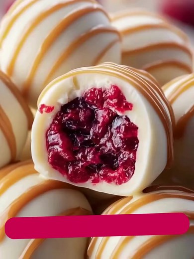 "Warning: once you make these, they’ll disappear in seconds. Don’t ask me how I know… 😏🍴" 𝗙𝗨𝗟𝗟 𝗥𝗘𝗖𝗜𝗣𝗘 𝗕𝗘𝗟𝗢𝗪 👇 | Delish Recipes