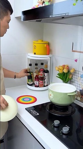 This kitchen rotating storage cabinet is convenient and practical, easy to install