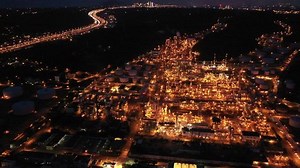 「Aerial View Cpc Oil Refinery Plant」の動画素材（ロイヤリティフリー）1034582762 | Shutterstock