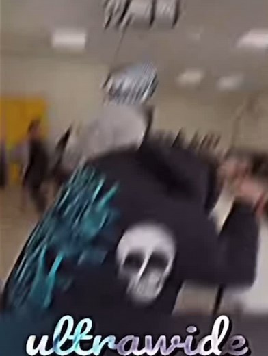 エロ吉 on Instagram: "えっ！先生、、、😱 #イジメ #イタズラ #学校 #先生"