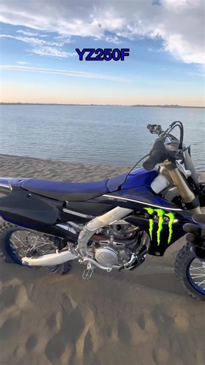 CRF 250R vs YZ250F: A Comparison of Dirt Bikes