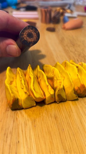 I made a pink flower in this technique and posted the full tutorial for free on Patreon. Let me know if you can find the free posts. Here I’ve turned it into a sunflower. | Polymer Clay Workshop