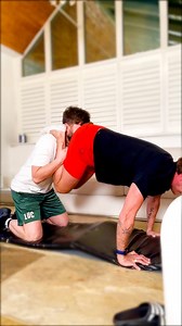 IMPOSSIBLE ‘PUSH UP’ PRANK... 🤣🤣🤣 | Woody & Kleiny