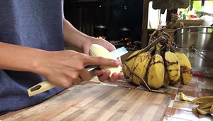 271K views · 9.3K reactions | Like a burger steak made out of banana peel https://youtu.be/VUObIvwf_Pw (fullvideo) You must try this, feels like in the fastfood?! and i also harvested our papaya to make pickled papaya para pledge for gathering #countrysidelife #Bohol #Philippines #lifevlog YouTube | Ms Cynthia | Ms Cynthia | Facebook