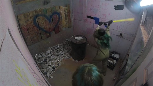 Experiencia Épica en Rage Cage Smash Rooms