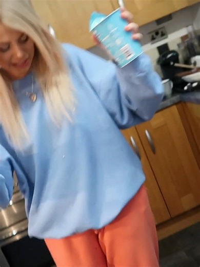 Eating Only ONE Colour of Food for 24 Hours Challenge