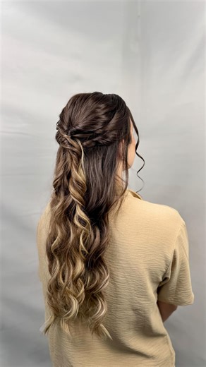 BY SASHA | Maquillaje Profesional on Instagram: "G U A D A ✨👩🏻‍🎓 #promo2025 • • • • #makeupartist #prommakeup #hairstyle"