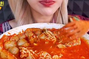 #asmr bakso urat mercon baso aci nyemek 🤤🔥🔥 #daebakasmr #asmrmukbang #mukbangbakso #basoaci #fyp | Bikin Ngiler