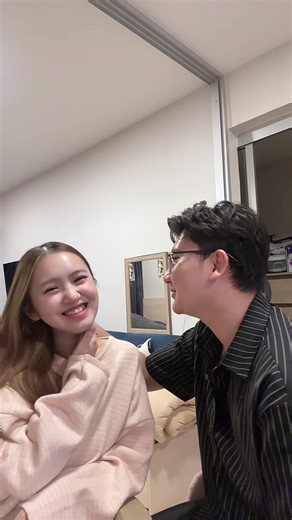 Love in Frames: The Kiss Guess Challenge