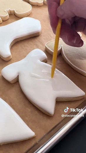 Mastering Flood Icing in Cookie Decorating