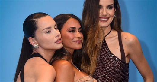 Tiffany reúne Camila Queiroz, Adriana Lima e mulher de Messi em SP