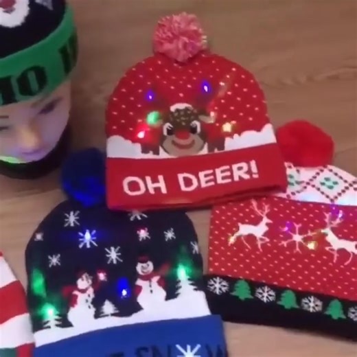 🎅🎄Funny knitted Christmas hat With led light ✨ Add a bit of Fun and Sparkle to your festivities this Christmas season! 👉 | Julio A Erickson