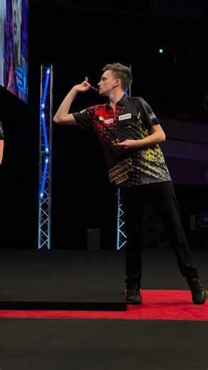 Ricardo Pietreczko marches on! 🎯The German makes it into the quarters in front of over 7,000 fans! 🇩🇪 (10-6) | PDC Europe