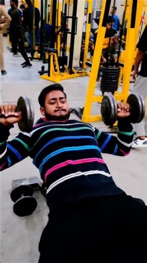 Incline Dumbbell press 🏋️#dumbbellpress #chestworkout #gymgymmotivation